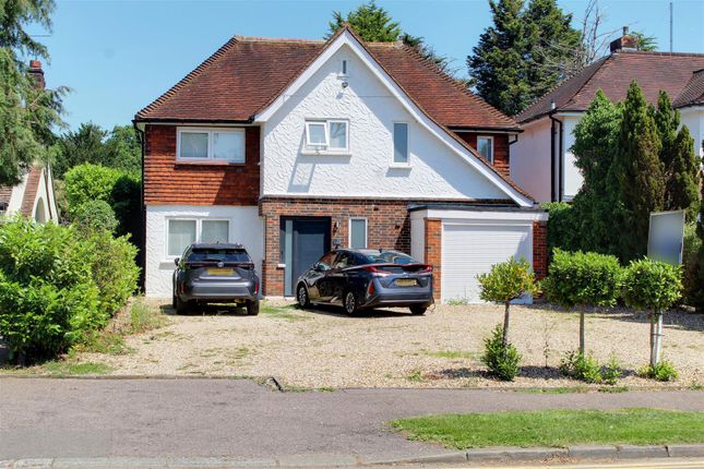 3 bed property, in Pine Grove, £1,150,000