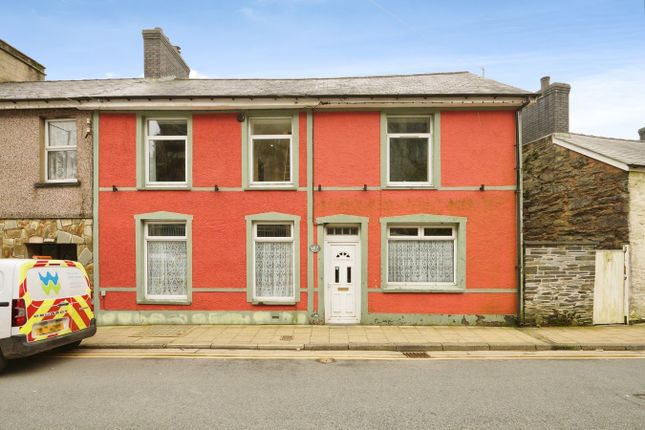 6 bed property, in High Street, £150,000