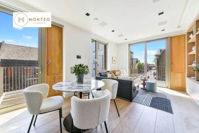2 bed property, in Duchess Walk, £780,000