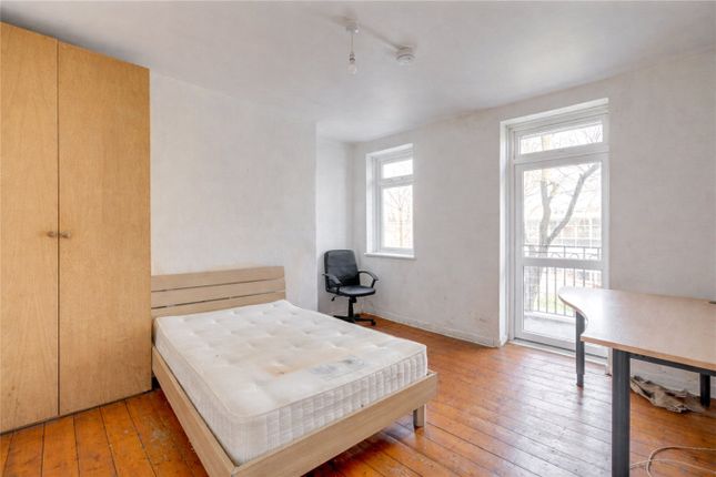 2 bed property, in Fulham Palace Road, £395,000