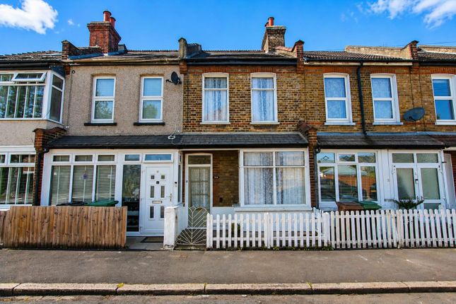2 bed property, in Spencer Road, £375,000