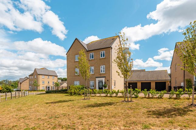 3 bed property, in Great Hall Drive, £375,000