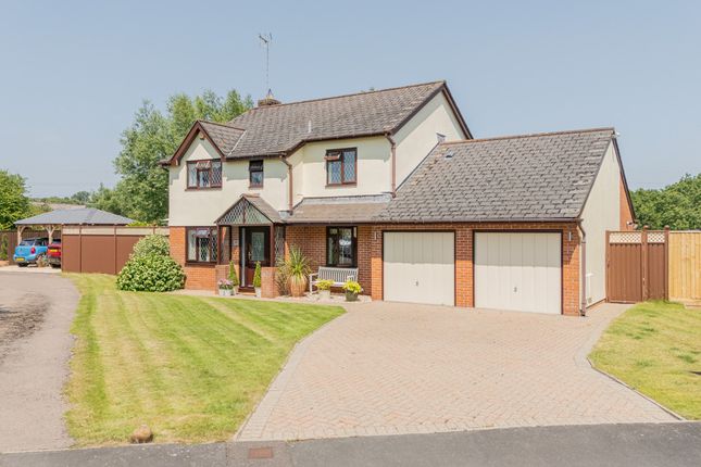 4 bed property, in Cambria Close, £550,000