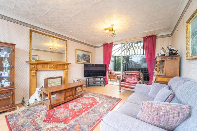 3 bed property, in Heapy Close, £375,000