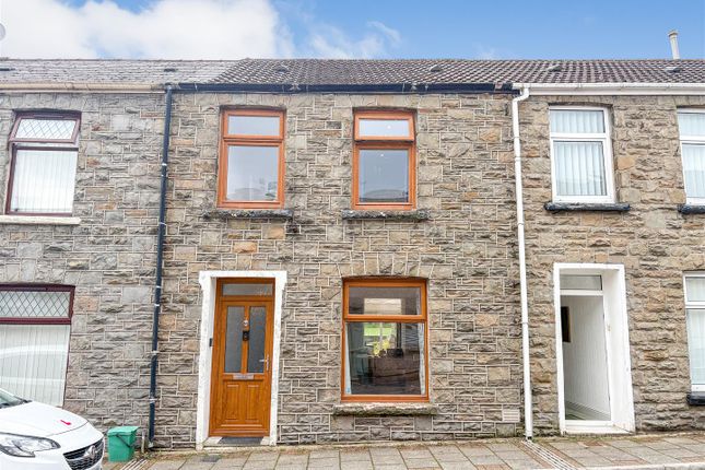 3 bed property, in Oxford Street, £140,000