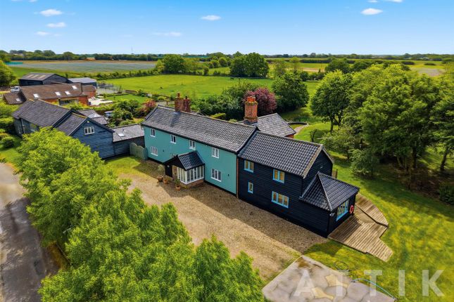 6 bed property, in Millway Lane, £775,000