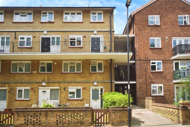 2 bed property, in West Close, £270,000