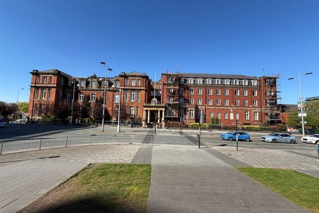 1 bed property, in Wilton Place, £73,000