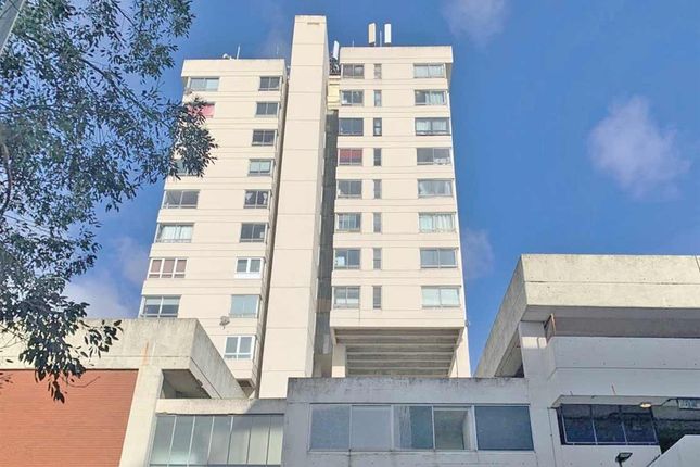 2 bed property, in The Mall, £80,000