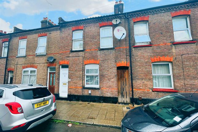 2 bed property, in Ridgway Road, £250,000
