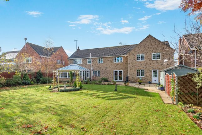 6 bed property, in Acorn Drive, £675,000