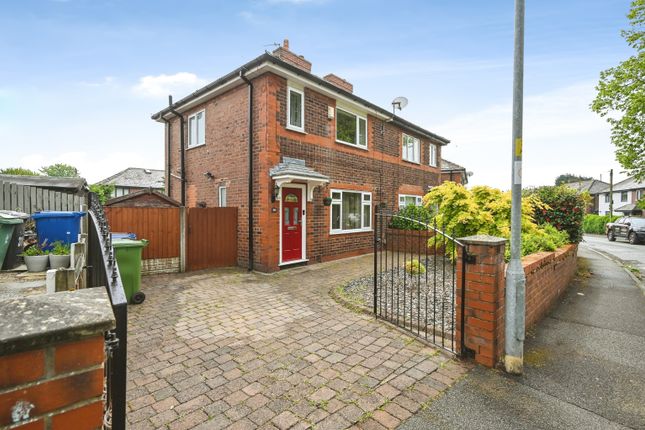 2 bed property, in Redwood Avenue, £175,000