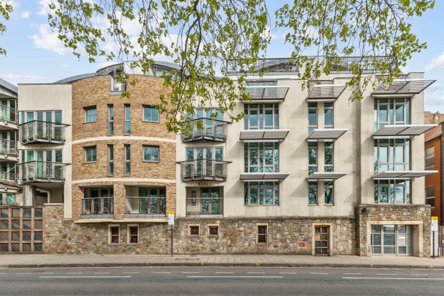 3 bed property, in Hotwell Road, £480,000