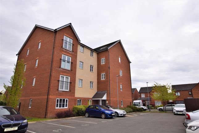 2 bed property, in Cunningham Court, £90,000