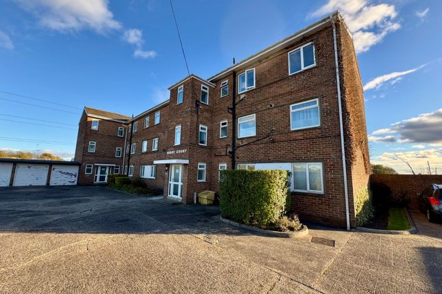 2 bed property, in Ridge Court, £90,000