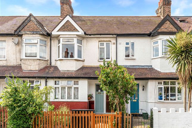 2 bed property, in Dinton Road, £325,000