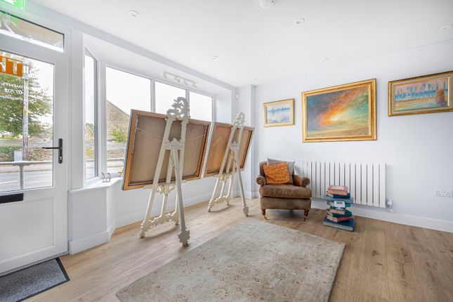 1 bed property, in Hampton Street, £250,000