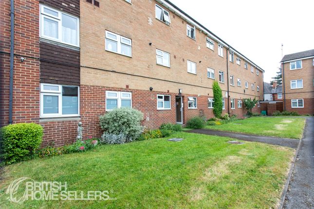 2 bed property, in Maidenhead Road, £300,000