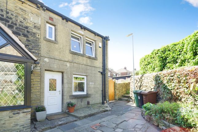 2 bed property, in Milner Fold, £240,000