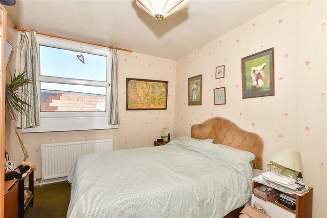 2 bed property, in Station Road, £180,000