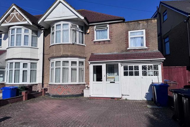 4 bed property, in Park Crescent, £675,000