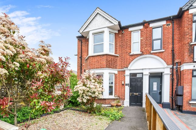2 bed property, in South Ealing Road, £500,000