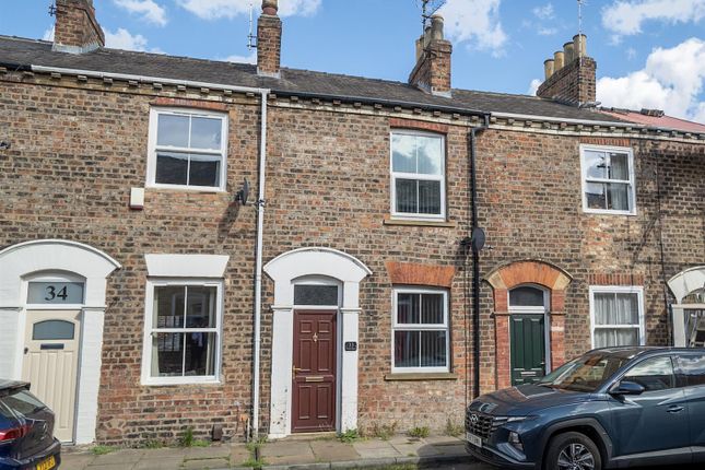 2 bed property, in St. Pauls Terrace, £180,000