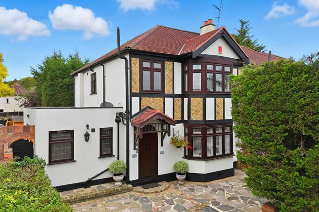 4 bed property, in Larkshall Road, £899,995
