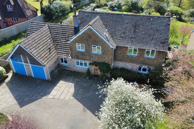 5 bed property, in Crestholm, £900,000