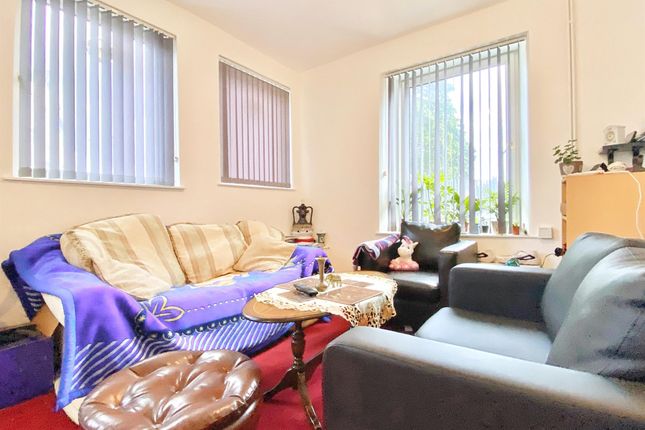2 bed property, in Station Terrace, £165,000