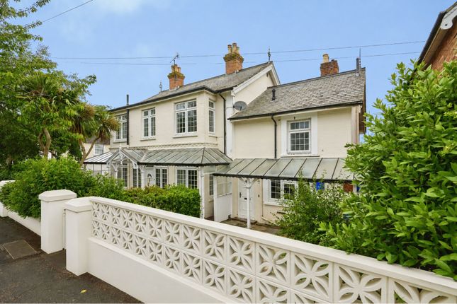 3 bed property, in Victoria Avenue, £350,000