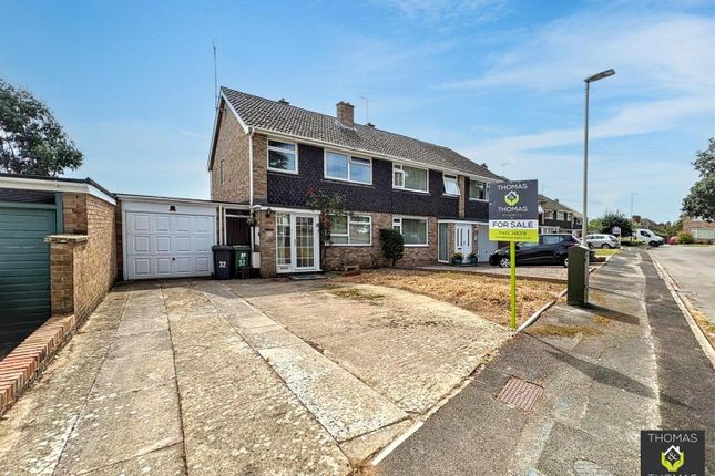 3 bed property, in Court Gardens, £270,000