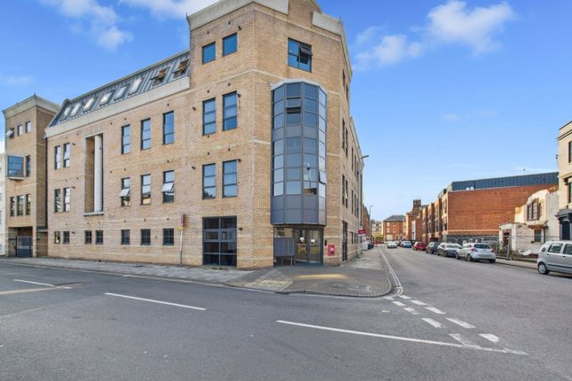 2 bed property, in Park Road, £155,000