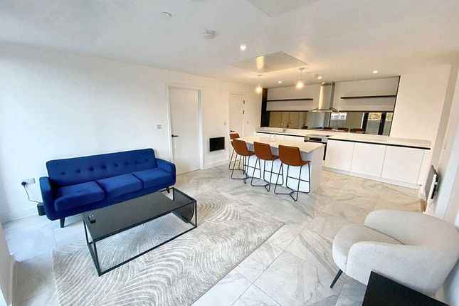 2 bed property, in Sky Gardens, £225,000