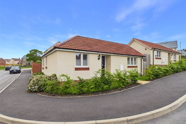 2 bed property, in Honeysuckle Lane, £280,000