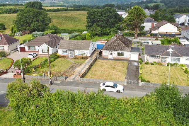 3 bed property, in Glynhir Road, £260,000
