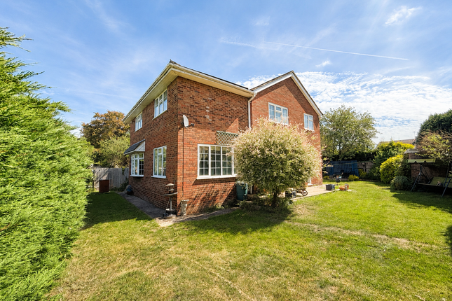 4 bed property, in Staplehurst, £550,000