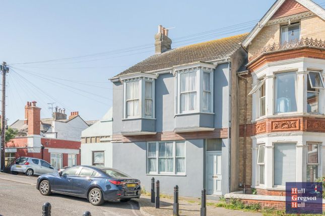 6 bed property, in Queens Road, £300,000