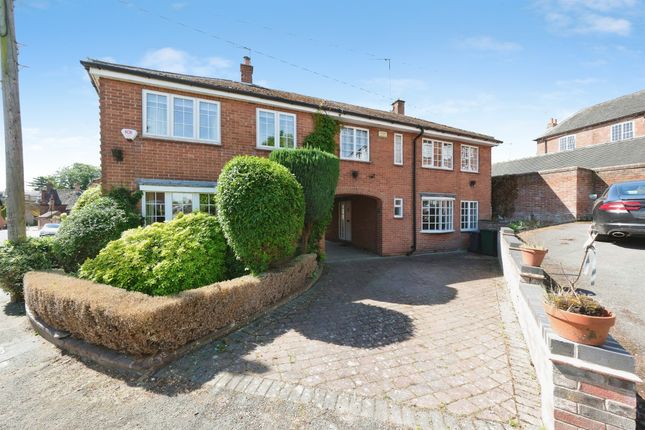 4 bed property, in Castle Street, £325,000