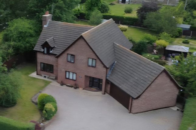 5 bed property, in Main Road, £575,000