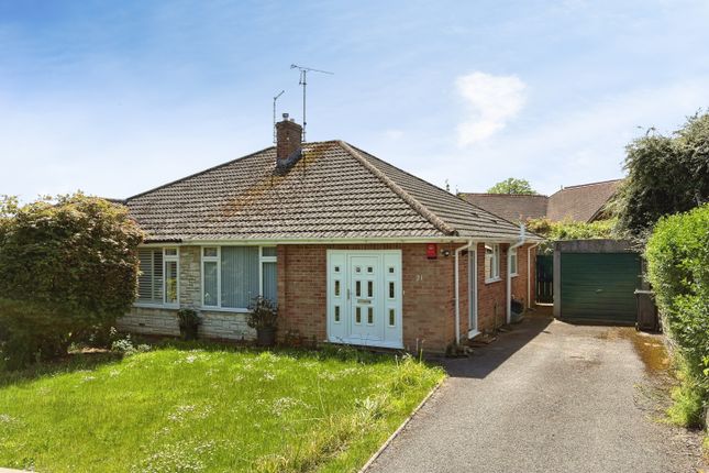 2 bed property, in Willow Road, £240,000