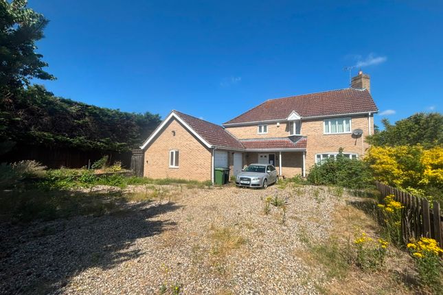 4 bed property, in Haling Way, £395,000