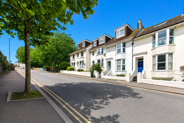 1 bed property, in New England Road, £260,000