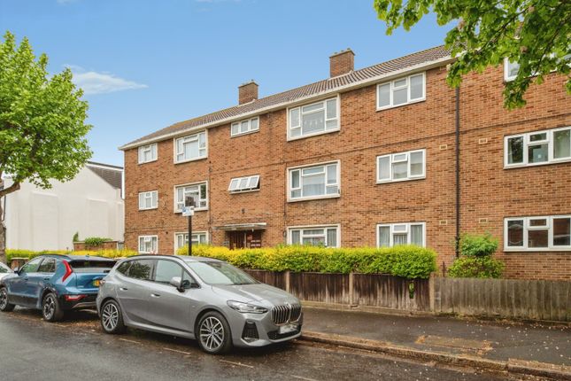2 bed property, in Wellstead Road, £280,000