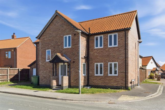 4 bed property, in The Brambles, £215,000