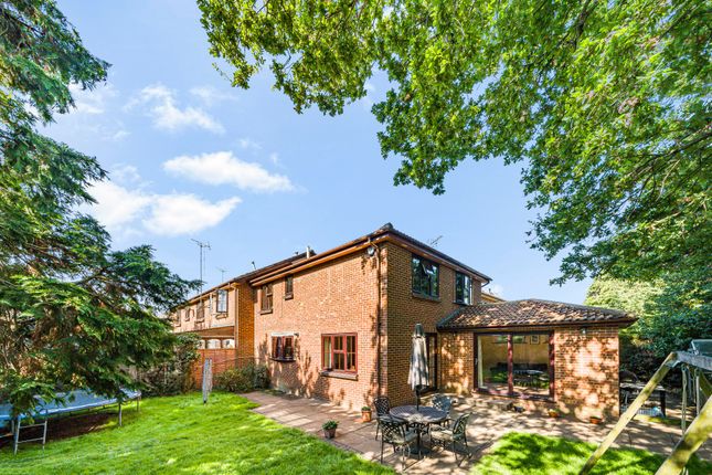 3 bed property, in Hersham, £675,000