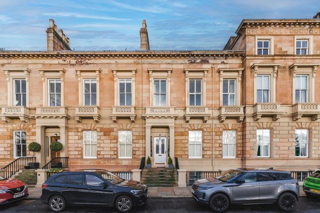 2 bed property, in 9 Kirklee Terrace, £300,000