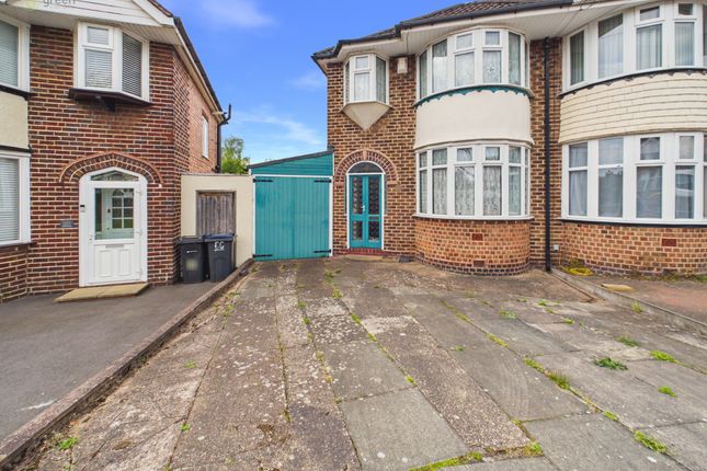 3 bed property, in Padstow Road, £240,000