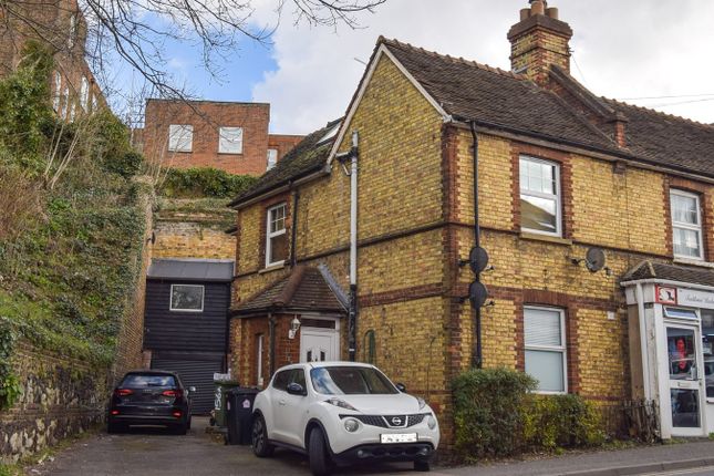 2 bed property, in St Johns Hill, £295,000