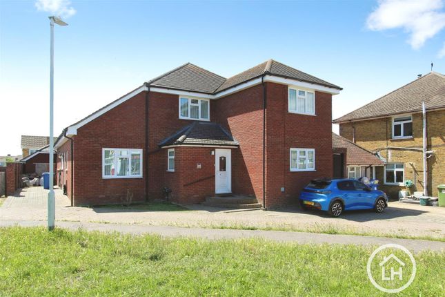 5 bed property, in Minster Road, £550,000